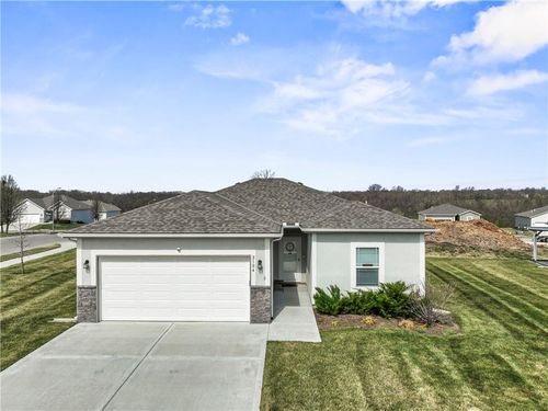 2104 Crestview Ct, Raymore, MO, 64083 | Card Image