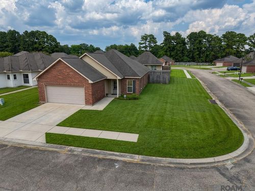 6751 Silver Springs Dr, Greenwell Springs, LA, 70739-4032 | Card Image