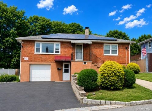 14 (aka #10) Entrance Ct, Yonkers, NY, 10710-2412 | Card Image