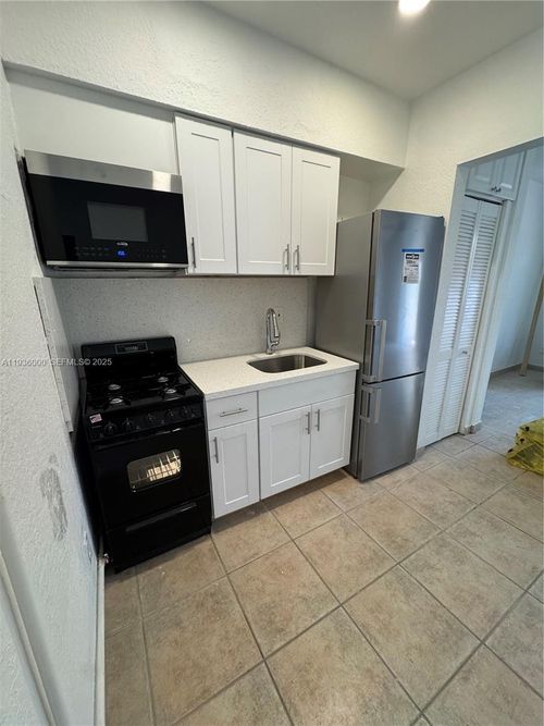 apt-2-2160 Bay Dr, Miami Beach, FL, 33141-3477 | Card Image