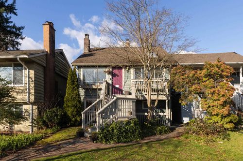 612 E 4th St, North Vancouver, BC, V7L1J8 | Card Image