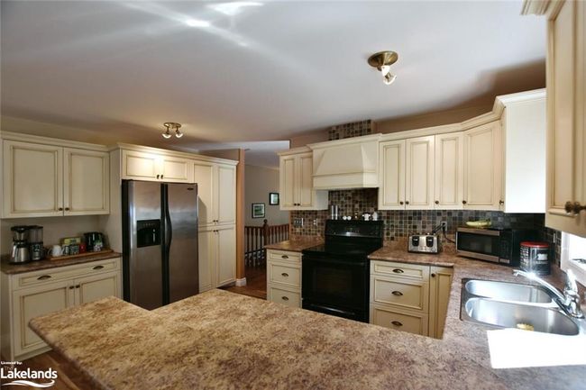 36 47 Th St S, House other with 5 bedrooms, 3 bathrooms and 6 parking in Wasaga Beach ON | Image 9