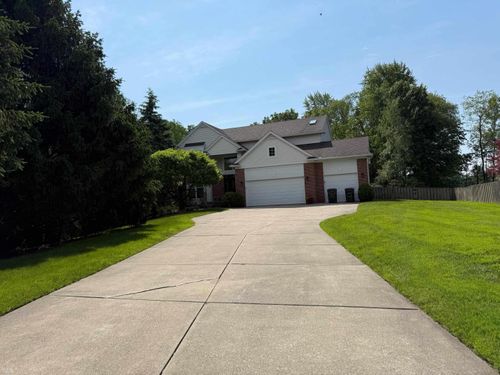 2801 Waldon Park Dr, Orion, MI, 48359-1334 | Card Image
