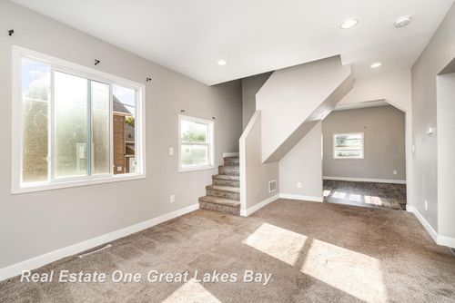 1006 Cass Ave, Bay City, MI, 48708-8603 | Card Image