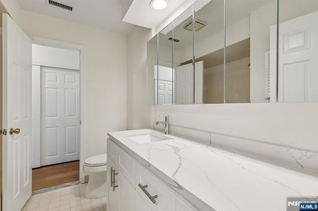 7 Eakens Ct, Condo with 2 bedrooms, 1 bathrooms and null parking in Mahwah NJ | Image 20