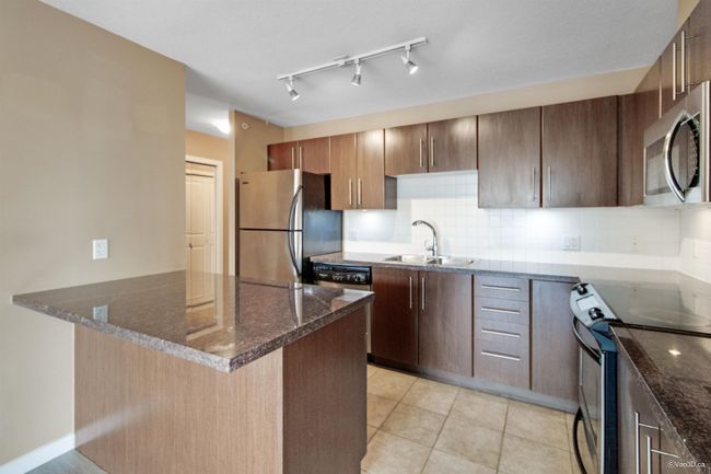 505 - 2138 Madison Avenue, Condo with 2 bedrooms, 2 bathrooms and 1 parking in Burnaby BC | Image 3