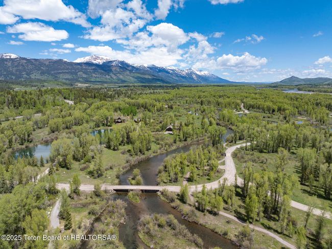 5725 Caddis Fly Dr, House other with 3 bedrooms, 4 bathrooms and null parking in Wilson WY | Image 25