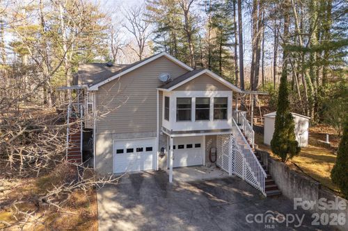 135 Reservoir Dr, Hendersonville, NC, 28739-4896 | Card Image