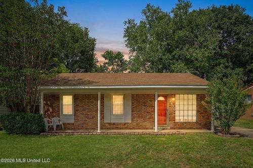 8476 W Southaven Circle, Southaven, MS, 38671 | Card Image