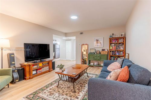 apt-26-2921 Sw 10th St, Miami, FL, 33135-4577 | Card Image