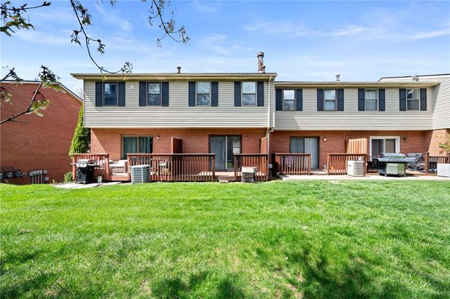 rear view of townhouse | Image 25