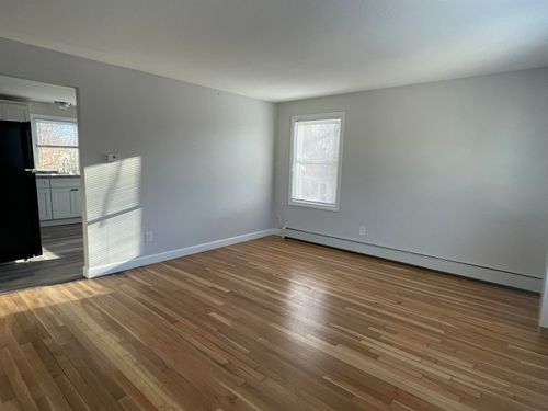 3 Superior Dr, Nashua, NH, 03060-5211 | Card Image