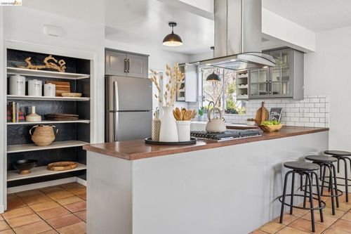 1550 Havenscourt Blvd, Oakland, CA, 94621-3630 | Card Image