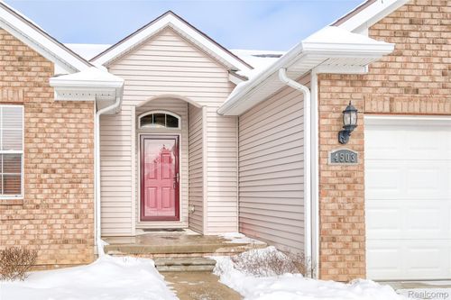 4503 Cross Creek Blvd, Burton, MI, 48509-1404 | Card Image
