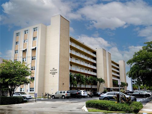 apt-505-319 Ne 14th Ave, Hallandale Beach, FL, 33009-7452 | Card Image