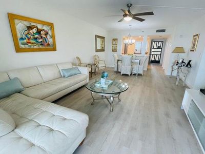 601 - 14426 Amberly Lane, Condo with 2 bedrooms, 2 bathrooms and null parking in Delray Beach FL | Image 3