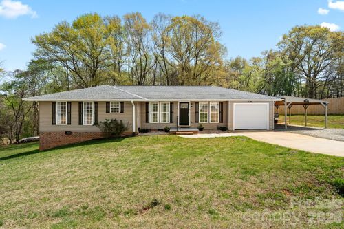 154 Shadowgate Dr, Forest City, NC, 28043-4113 | Card Image