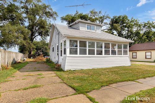 21 Frontenac St Se, Grand Rapids, MI, 49548-2235 | Card Image