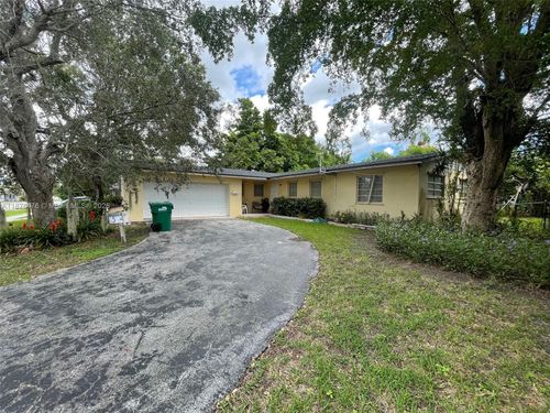 15741 Sw 99th Ave, Miami, FL, 33157-1716 | Card Image