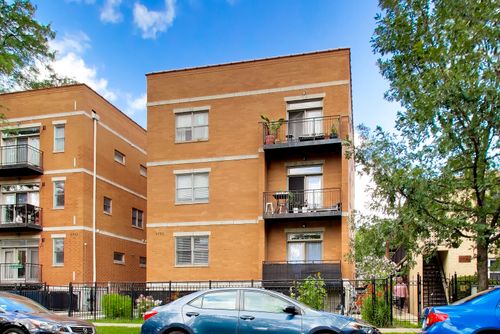 3s-3752 W Leland Ave, Chicago, IL, 60625-6378 | Card Image