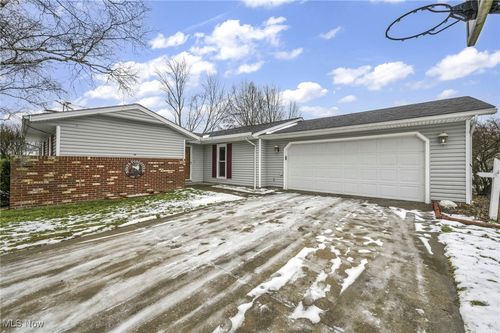132 Mount Vernon Ct, Elyria, OH, 44035-4518 | Card Image
