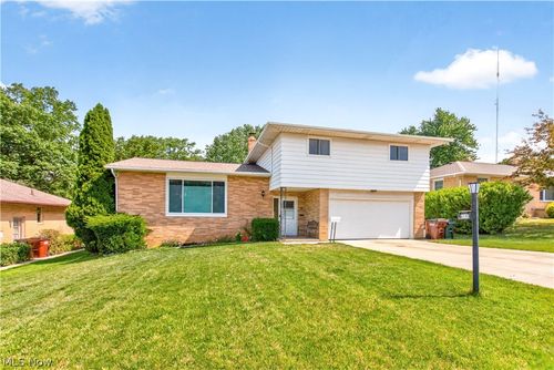 5040 Sandy Hook Dr, Parma, OH, 44134-6116 | Card Image