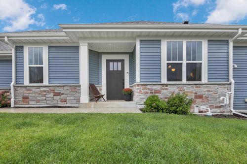W204N17637 Laurel Pl, Jackson, WI, 53037-1200 | Card Image