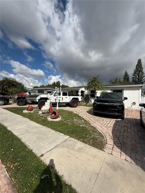 a-571 E 59th St, Hialeah, FL, 33013-1320 | Card Image