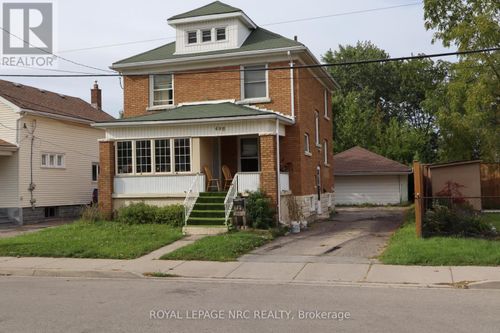 4911 Maple St, Niagara Falls, ON, L2E2M6 | Card Image