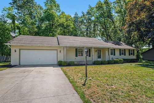 55864 Jefferson Knolls Dr, Osceola, IN, 46561-9556 | Card Image