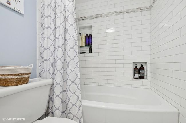 APT-217B - 128 Carriage Way Dr, Condo with 3 bedrooms, 2 bathrooms and 2 parking in Burr Ridge IL | Image 6
