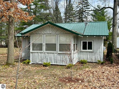 130 Edgewood Drive, Prudenville, MI, 48651 | Card Image