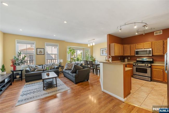 34 George Russell Way, Condo with 2 bedrooms, 3 bathrooms and null parking in Clifton NJ | Image 12