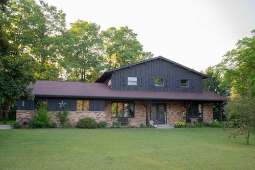 2079 Patrick Ct, West Bend, WI, 53095-9727 | Card Image