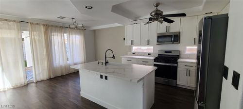 8709 Autumn Wreath Ave, Las Vegas, NV, 89129-7654 | Card Image