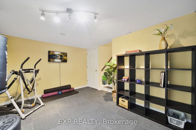 136 Darras Crt, Condo with 5 bedrooms, 2 bathrooms and 1 parking in Brampton ON | Image 35