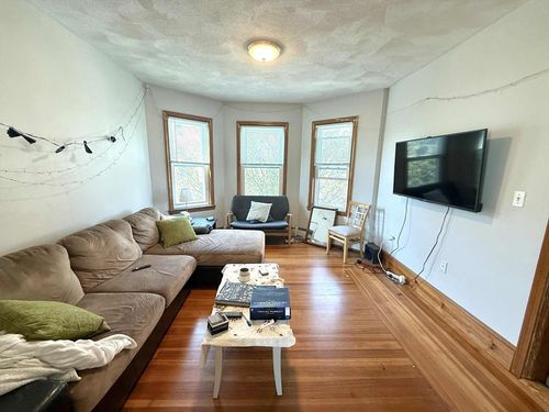 apt-3-85 Beacon St, Somerville, MA, 02143-4487 | Card Image