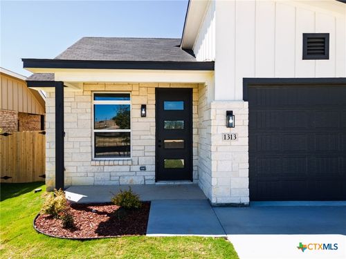 1313 Lone Pine Way, Killeen, TX, 76543 | Card Image