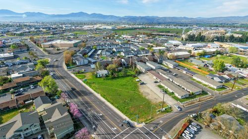 2129 Table Rock Rd, Medford, OR, 97501-1411 | Card Image