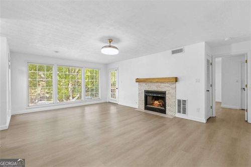 204 Berkeley Woods Dr, Duluth, GA, 30096-6346 | Card Image