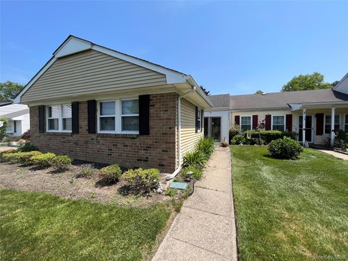 46 Freedom Ln, Coram, NY, 11727-3231 | Card Image