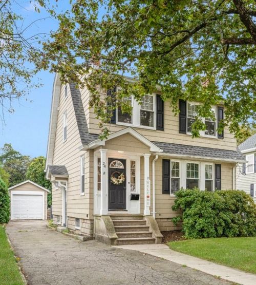 24 White Pkwy, North Smithfield, RI, 02896-7219 | Card Image
