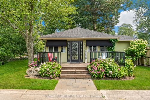 372 Lakewood Ave, Crystal Beach, ON, L0S1B0 | Card Image