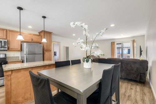 b-300 Washington St, Vista, CA, 92084-5467 | Card Image