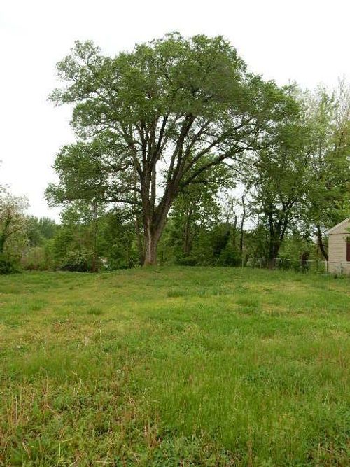 605 Hillcrest Dr, Knob Noster, MO, 65336-1584 | Card Image
