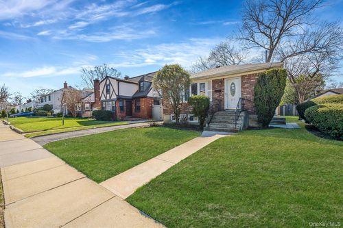 828 Barth Dr, North Baldwin, NY, 11510-2004 | Card Image