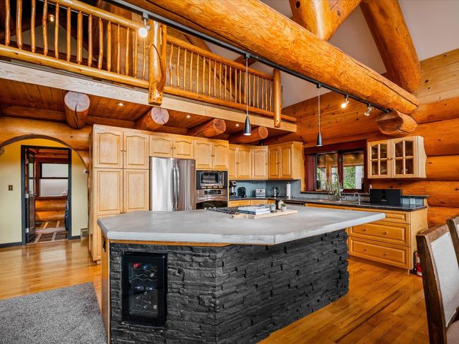 40518 Thunderbird Ridge, House other with 5 bedrooms, 3 bathrooms and 4 parking in Squamish BC | Image 7