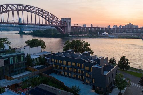1g-21 Shore Blvd, Astoria, NY, 11105-3927 | Card Image