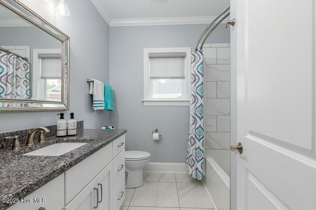Full Bath between Secondary Bedrooms | Image 33