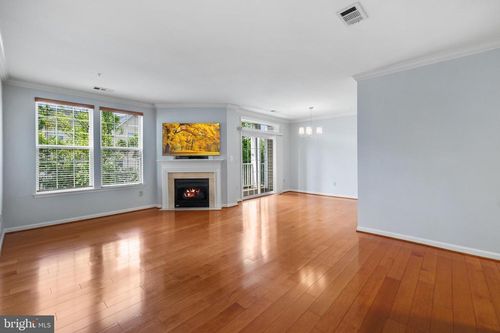 apt-301-4950 Brenman Park Dr, ALEXANDRIA, VA, 22304-8208 | Card Image
